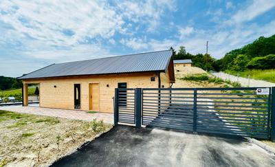 Holiday House Novus