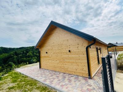 Holiday House Adamo