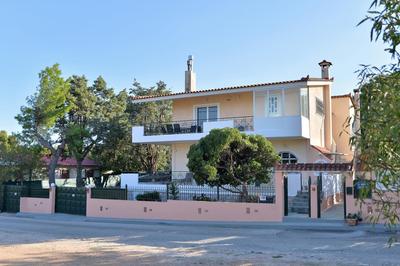 Domelia's Luxury Apartments near Airport & beach