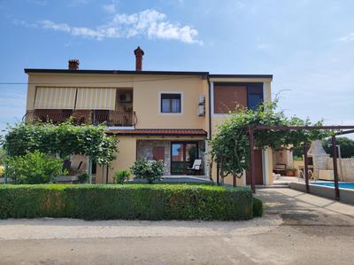 Luxury apartment Alba with pool