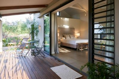 Peaceful Tree Cottage