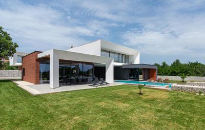 Amazing Villa In Linjan With Wifi And 4 Bedrooms