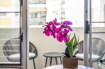 Bright & Cozy Condo Unit with Balcony!