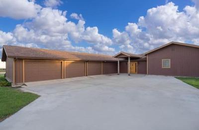 Private one-acre Pool Oasis Resort - near Corpus Christi Lake