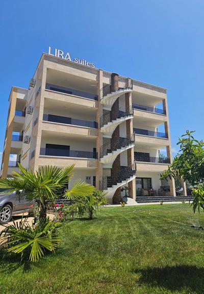 Lira Suites