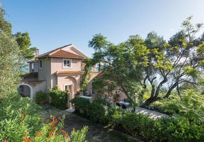 Villa Avra