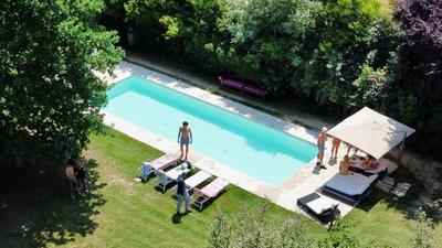 Green Escape Guesthouse with Pool in Villa
