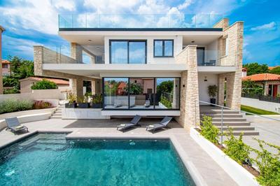 Modern Villa Rosarol by Istrabook