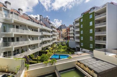 Deluxe Apartment in City Center by LovelyStay
