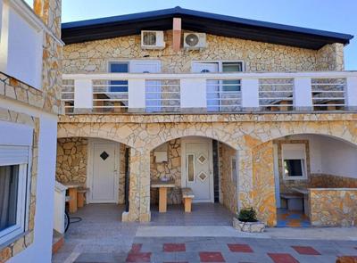 Borat apartmani.