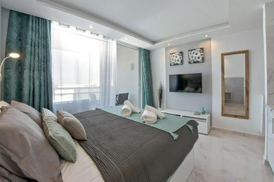 Modern Studio with a Sea View and Pool Access Ponderosa 801