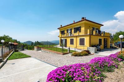 JOIVY Villa Guanna - Charming Flat with Garden
