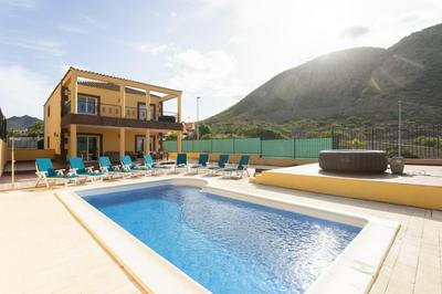 Exclusive villa with private pool 1 kilometer from Los Cristianos Beach