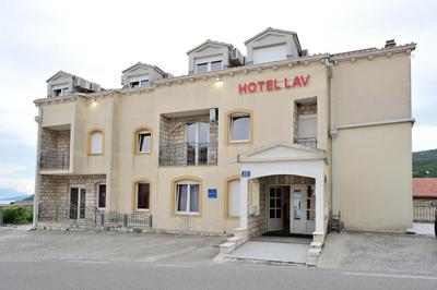 Hotel Lav