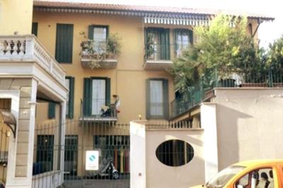 Apartment near Metro