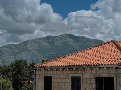 Dawn & Dusk - Modern Two Bedroom Apartment with Mountain Views
