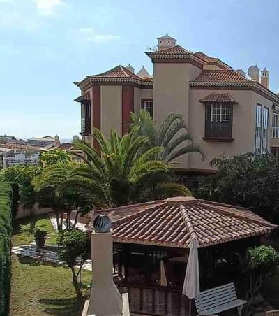 Preciosa casa con jardín privado
