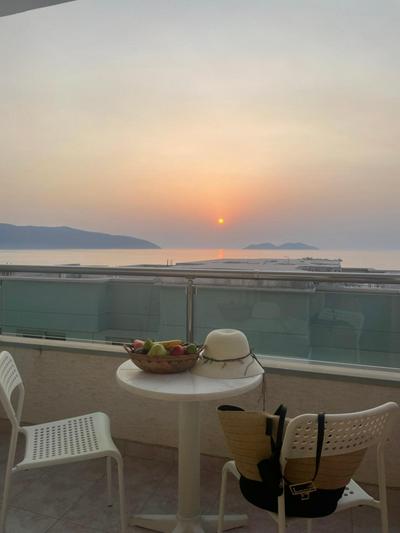 SUNSET APARTMENT
