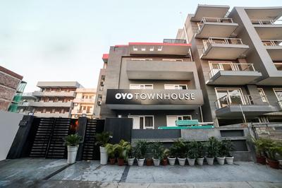 Townhouse Unitech Cyber Park Gurgaon Near Omaxe Celebration Mall