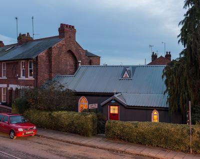 CHESTER'S ONLY TIN CHAPEL - UNIQUE, SPACIOUS 2 BEDROOMS, GARDEN AND FREE PARKING