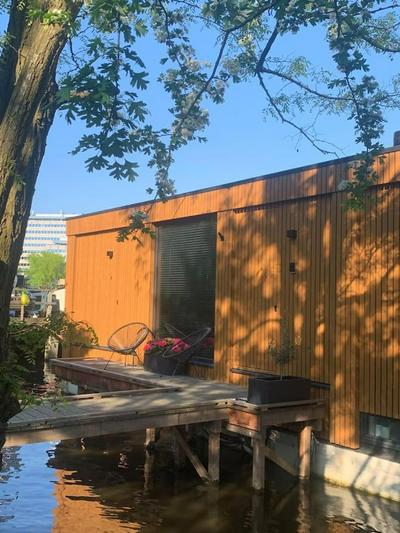 Beautiful Amstel houseboat