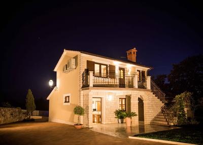 Gorgeous Pool Villa with a fenced garden