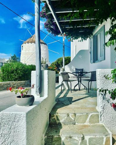 Santanna White Houses