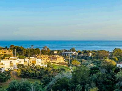97-Townhouse With Roof Terrace & Views, Marbella