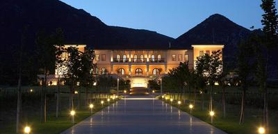 Neo Ofrinio Seaview house