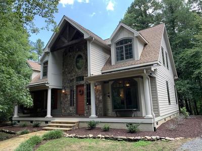 Beautiful Custom-built, Lodge-like Kerr Lake Home, non-smoking