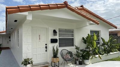 Miami's Cozy Tropical Getaway