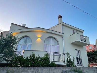Anić House