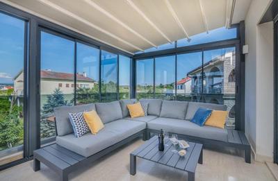 Tea Deluxe Apartment with private Pool
