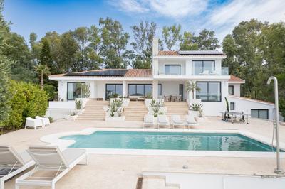 Large 5 bedroom Villa with heated pool + sea views