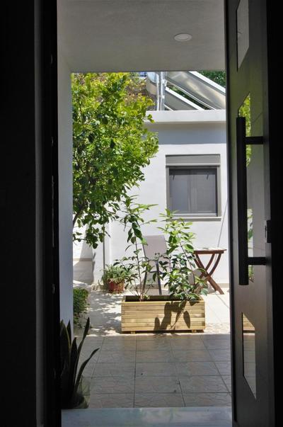 Antigonis Garden House