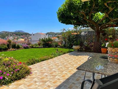 GardenBnB- apartment with garden & seaview