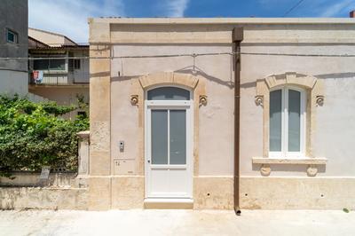 GuestHost - Santa Lucia Charming Apartment with Terrace