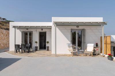 Parikia's Sunlight 2bedroom House