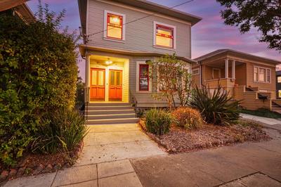 Light filled Condo 3 Bedrm with enclosed sunny backyard