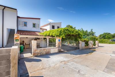Apartments Lora