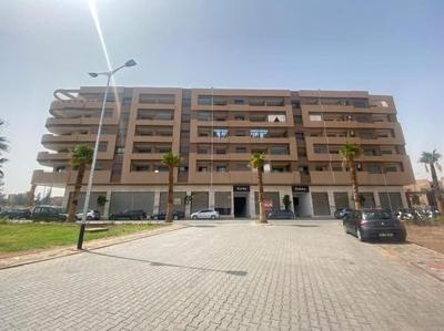 Appartement plaisant et bien équipé avec piscine