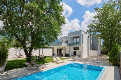 Villa Garden with Private Outdoor Pool