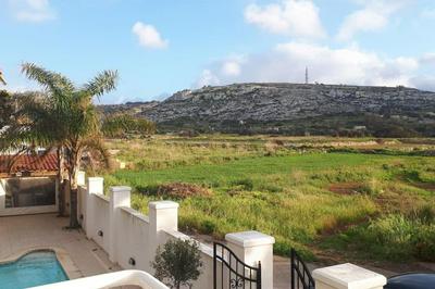 Apartment with POOL , close to the SEA and St JULIANS