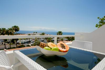 Studio with sea view Island Village