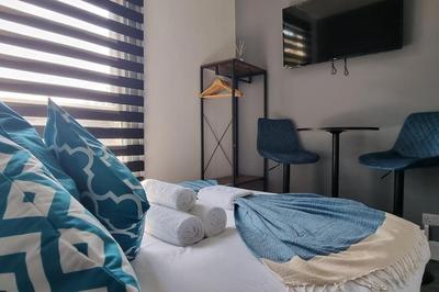 London cosy studio 10 min to underground and train
