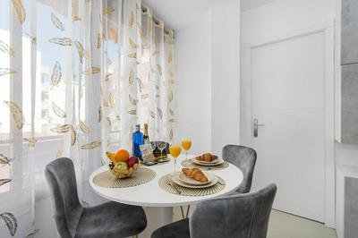 Reel Apartments- Walk to the beach and centre