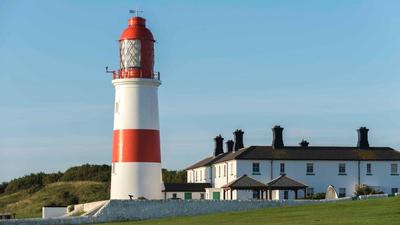 Newly Refreshed Cottage, New King Bed, Free Parking & WiFi