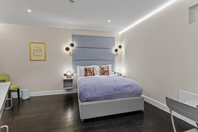 Modern Studio Flat