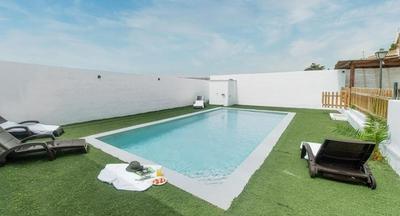 Magnificent villa: 2 private pools, BBQ, garden & parking. 13 per. In Padul