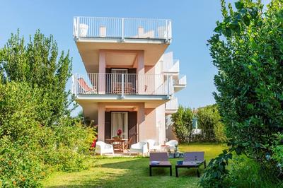 ilmaredinoto-Little Pink,piano terra con giardino
